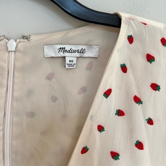 Madewell Silk Clover Cream Button-Front Dress in Fresh Strawberries Print, 0 - Picture 7 of 14